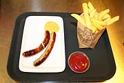z.B. Bio- Bärlauchwurst und Pommes (Foto. Martin Schmitz)